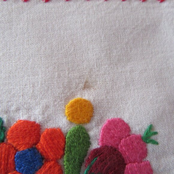 Vintage off white square tablecloth embroidered flowers & rick rack stitching - Picture 7 of 12